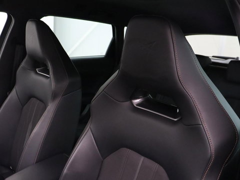 CUPRA Leon 1.4 eHybrid VZ | SOH 93,4% | Stoelverwarming | Trekhaak | Adaptive cruise | Carplay | Navigatie | Sfeerverlichting | Stuurverwarming | 19'' | Parkeerhulp | Climate control | Half leder | Sportstoelen | PHEV | Plug In