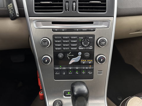 Volvo XC60 2.4 D5 AWD Summum Aut. *PANO | ADAPTIVE-CRUISE | LEATHER | XENON | MEMORY-PACK | BLIS | HEATED-COMFORTSEATS | NAVI-FULLMAP | KEYLESS | PRIVACY-GLASS | ECC | PDC | TOWBAR | 18''ÁLU*