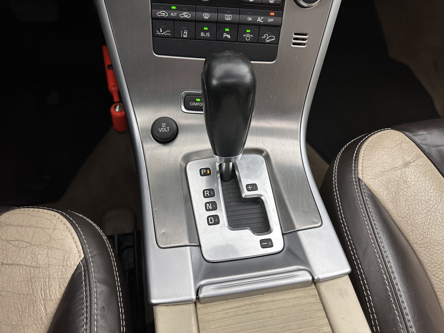 Volvo XC60 2.4 D5 AWD Summum Aut. *PANO | ADAPTIVE-CRUISE | LEATHER | XENON | MEMORY-PACK | BLIS | HEATED-COMFORTSEATS | NAVI-FULLMAP | KEYLESS | PRIVACY-GLASS | ECC | PDC | TOWBAR | 18''ÁLU*