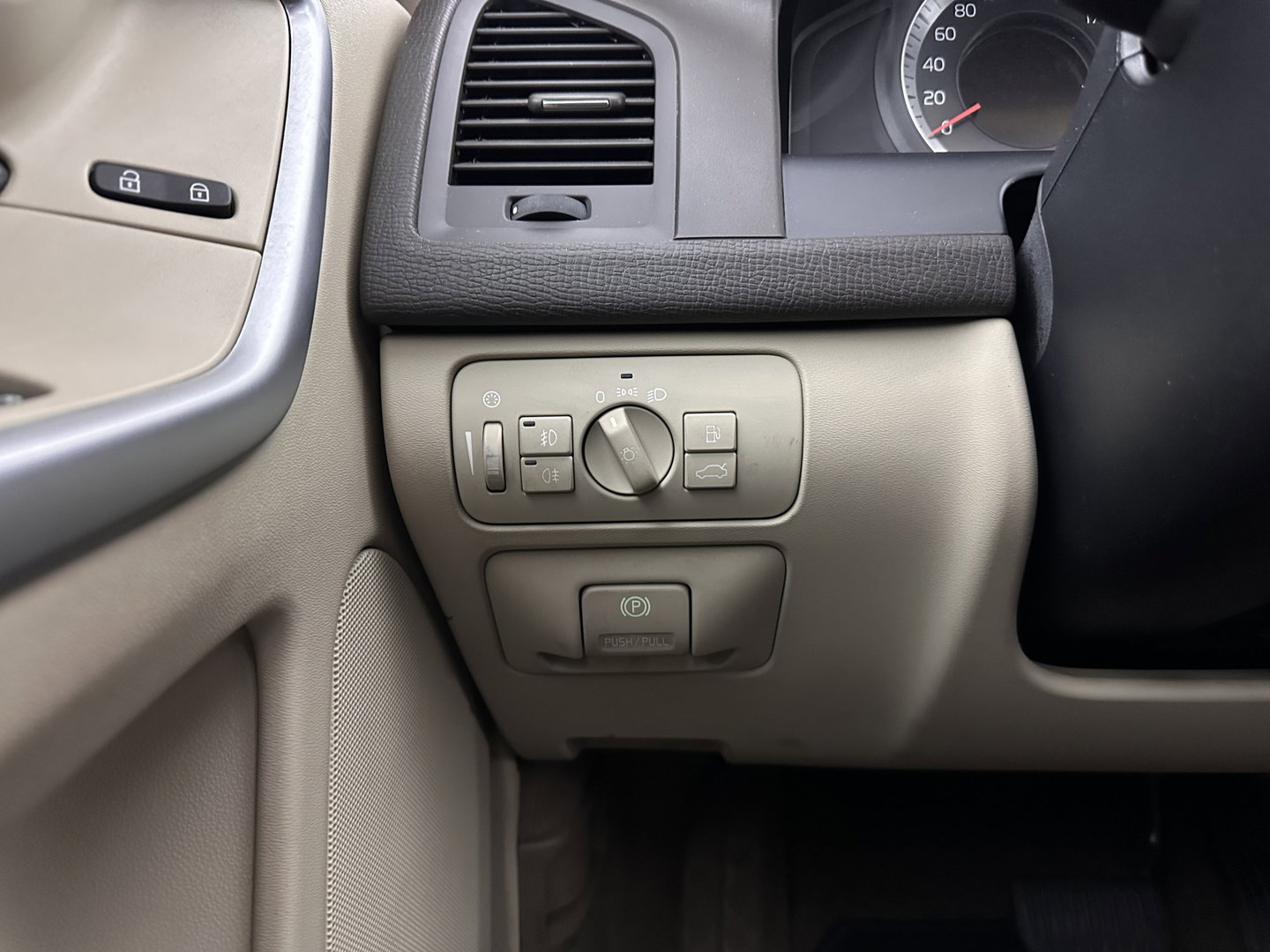 Volvo XC60 2.4 D5 AWD Summum Aut. *PANO | ADAPTIVE-CRUISE | LEATHER | XENON | MEMORY-PACK | BLIS | HEATED-COMFORTSEATS | NAVI-FULLMAP | KEYLESS | PRIVACY-GLASS | ECC | PDC | TOWBAR | 18''ÁLU*