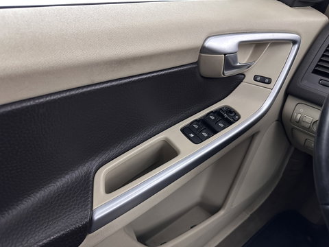 Volvo XC60 2.4 D5 AWD Summum Aut. *PANO | ADAPTIVE-CRUISE | LEATHER | XENON | MEMORY-PACK | BLIS | HEATED-COMFORTSEATS | NAVI-FULLMAP | KEYLESS | PRIVACY-GLASS | ECC | PDC | TOWBAR | 18''ÁLU*