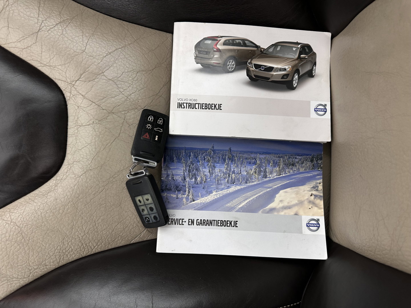 Volvo XC60 2.4 D5 AWD Summum Aut. *PANO | ADAPTIVE-CRUISE | LEATHER | XENON | MEMORY-PACK | BLIS | HEATED-COMFORTSEATS | NAVI-FULLMAP | KEYLESS | PRIVACY-GLASS | ECC | PDC | TOWBAR | 18''ÁLU*