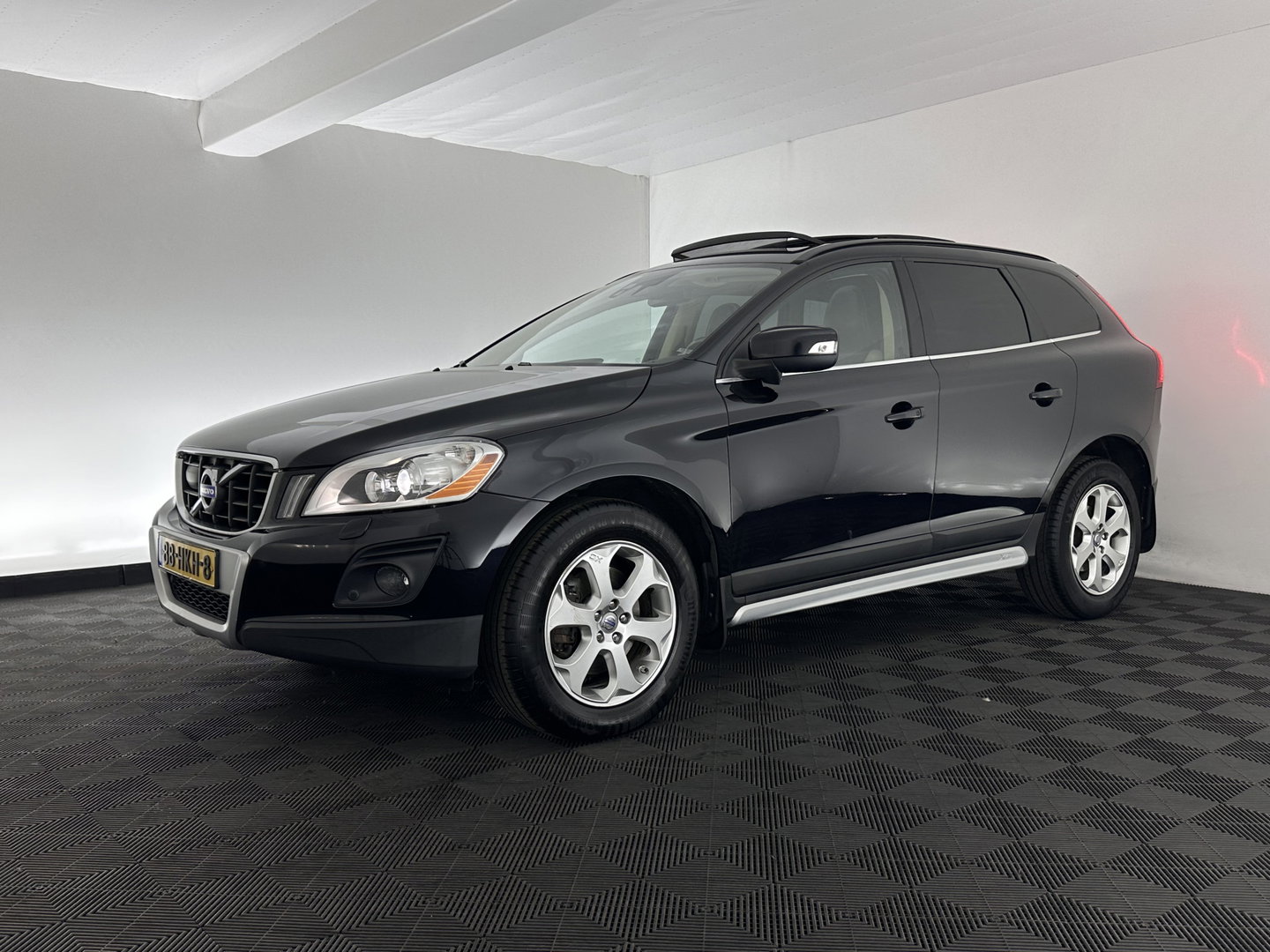 Volvo XC60 2.4 D5 AWD Summum Aut. *PANO | ADAPTIVE-CRUISE | LEATHER | XENON | MEMORY-PACK | BLIS | HEATED-COMFORTSEATS | NAVI-FULLMAP | KEYLESS | PRIVACY-GLASS | ECC | PDC | TOWBAR | 18''ÁLU*