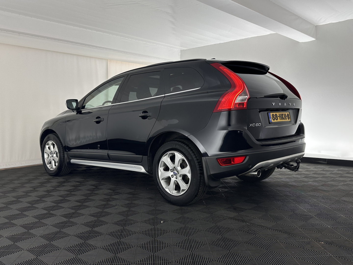Volvo XC60 2.4 D5 AWD Summum Aut. *PANO | ADAPTIVE-CRUISE | LEATHER | XENON | MEMORY-PACK | BLIS | HEATED-COMFORTSEATS | NAVI-FULLMAP | KEYLESS | PRIVACY-GLASS | ECC | PDC | TOWBAR | 18''ÁLU*