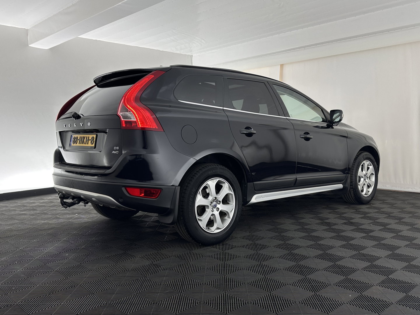 Volvo XC60 2.4 D5 AWD Summum Aut. *PANO | ADAPTIVE-CRUISE | LEATHER | XENON | MEMORY-PACK | BLIS | HEATED-COMFORTSEATS | NAVI-FULLMAP | KEYLESS | PRIVACY-GLASS | ECC | PDC | TOWBAR | 18''ÁLU*