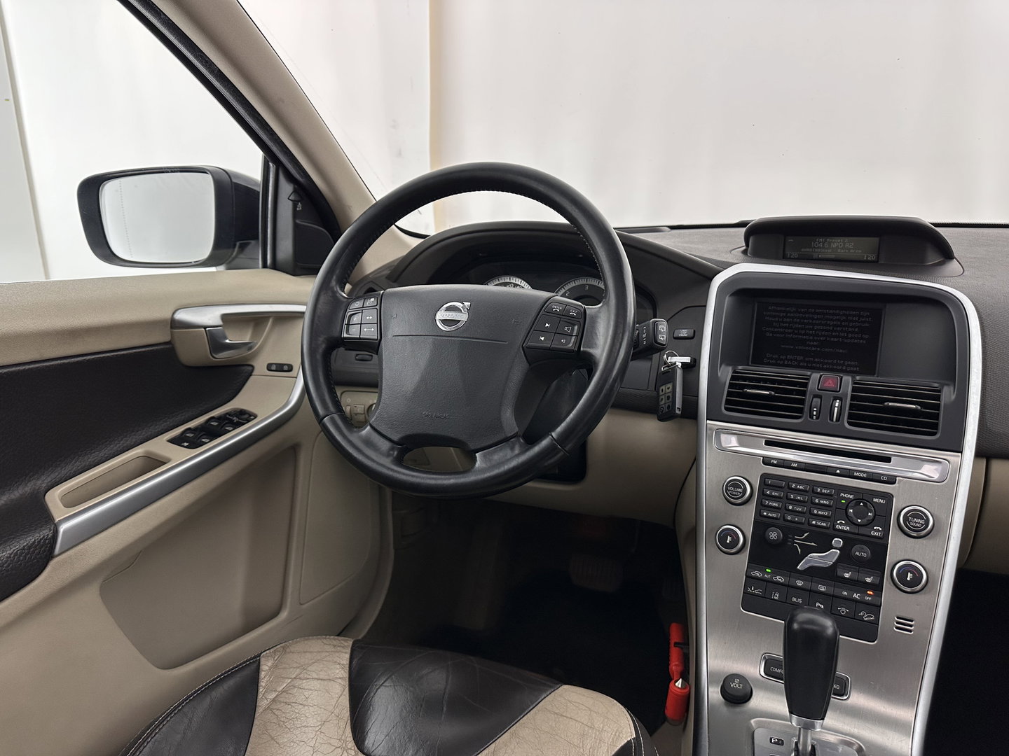 Volvo XC60 2.4 D5 AWD Summum Aut. *PANO | ADAPTIVE-CRUISE | LEATHER | XENON | MEMORY-PACK | BLIS | HEATED-COMFORTSEATS | NAVI-FULLMAP | KEYLESS | PRIVACY-GLASS | ECC | PDC | TOWBAR | 18''ÁLU*