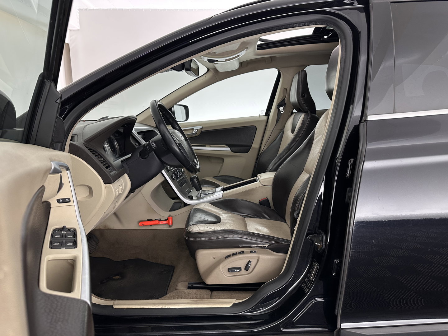 Volvo XC60 2.4 D5 AWD Summum Aut. *PANO | ADAPTIVE-CRUISE | LEATHER | XENON | MEMORY-PACK | BLIS | HEATED-COMFORTSEATS | NAVI-FULLMAP | KEYLESS | PRIVACY-GLASS | ECC | PDC | TOWBAR | 18''ÁLU*