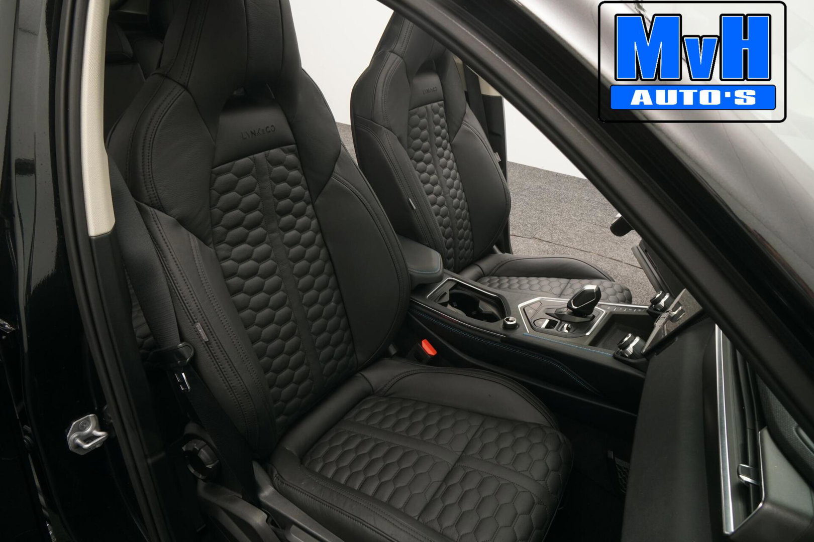 Lynk & Co 01 1.5 Plug-in Hybride|FULL BLACK XL|LEER|NAP|PANO