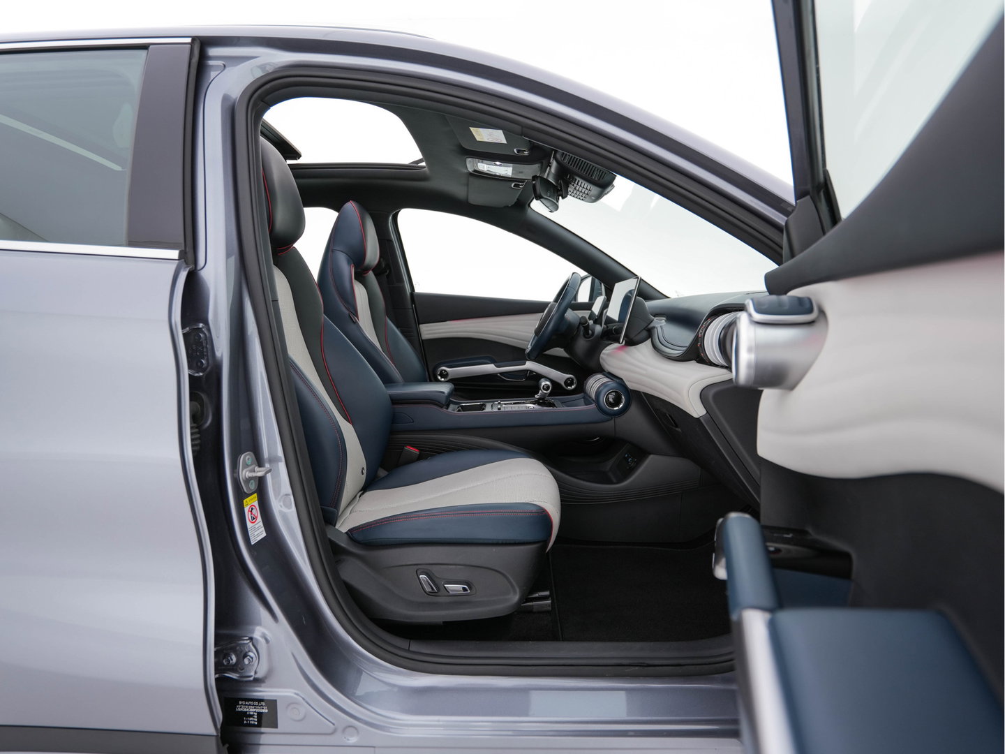 BYD ATTO 3 Comfort 60 kWh [ 3-Fase-11kW ] {SOH-92%} (INCL-BTW) *HEATPUMP | PANO | ADAPTIVE-CRUISE | LEATHER | FULL-LED | TOPVIEW | BLIND-SPOT | HEATED-COMFORTSEATS | DIGI-COCKPIT | CARPLAY | DAB | NAVI-FULLMAP | ECC | PDC | 18''ALU*