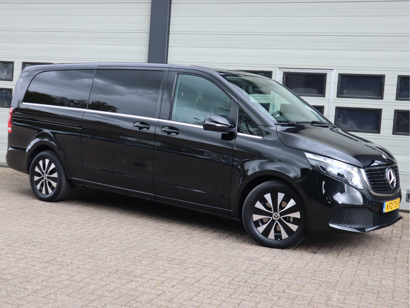 Mercedes-Benz EQV 300 90kWh - TAXI RIJKLAAR - L3 Extra Lang - 8 Zits - Leder - elc. Schuif