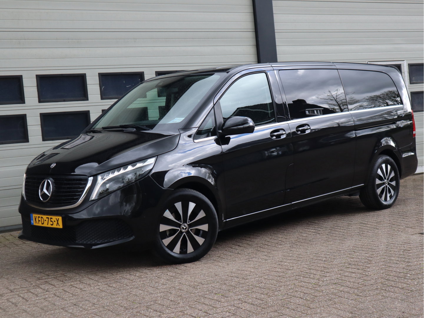 Mercedes-Benz EQV 300 90kWh - TAXI RIJKLAAR - L3 Extra Lang - 8 Zits - Leder - elc. Schuif