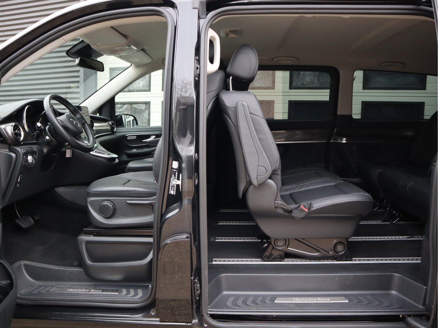 Mercedes-Benz EQV 300 90kWh - TAXI RIJKLAAR - L3 Extra Lang - 8 Zits - Leder - elc. Schuif