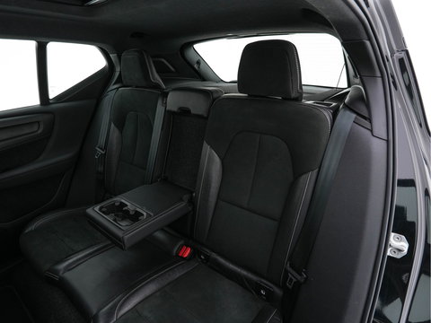 Volvo XC40 Recharge P8 AWD R-Design [ 3-Fase-11kW ] (INCL-BTW) Aut. *HEATPUMP | PANO | LEATHER-ALCANTARA | ADAPTIVE-CRUISE | DIGI-COCKPIT | FULL-LED | CAMERA | NAVI-FULLMAP | ECC | PDC | KEYLESS | HEATED-SPORTSEATS | TOWBAR | 19''ALU*