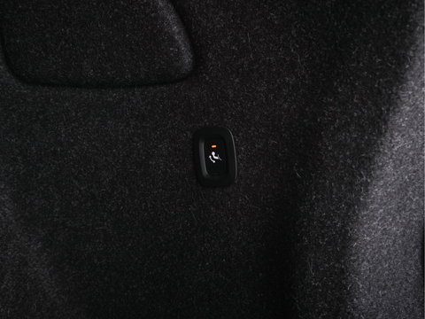 Volvo XC40 Recharge P8 AWD R-Design [ 3-Fase-11kW ] (INCL-BTW) Aut. *HEATPUMP | PANO | LEATHER-ALCANTARA | ADAPTIVE-CRUISE | DIGI-COCKPIT | FULL-LED | CAMERA | NAVI-FULLMAP | ECC | PDC | KEYLESS | HEATED-SPORTSEATS | TOWBAR | 19''ALU*