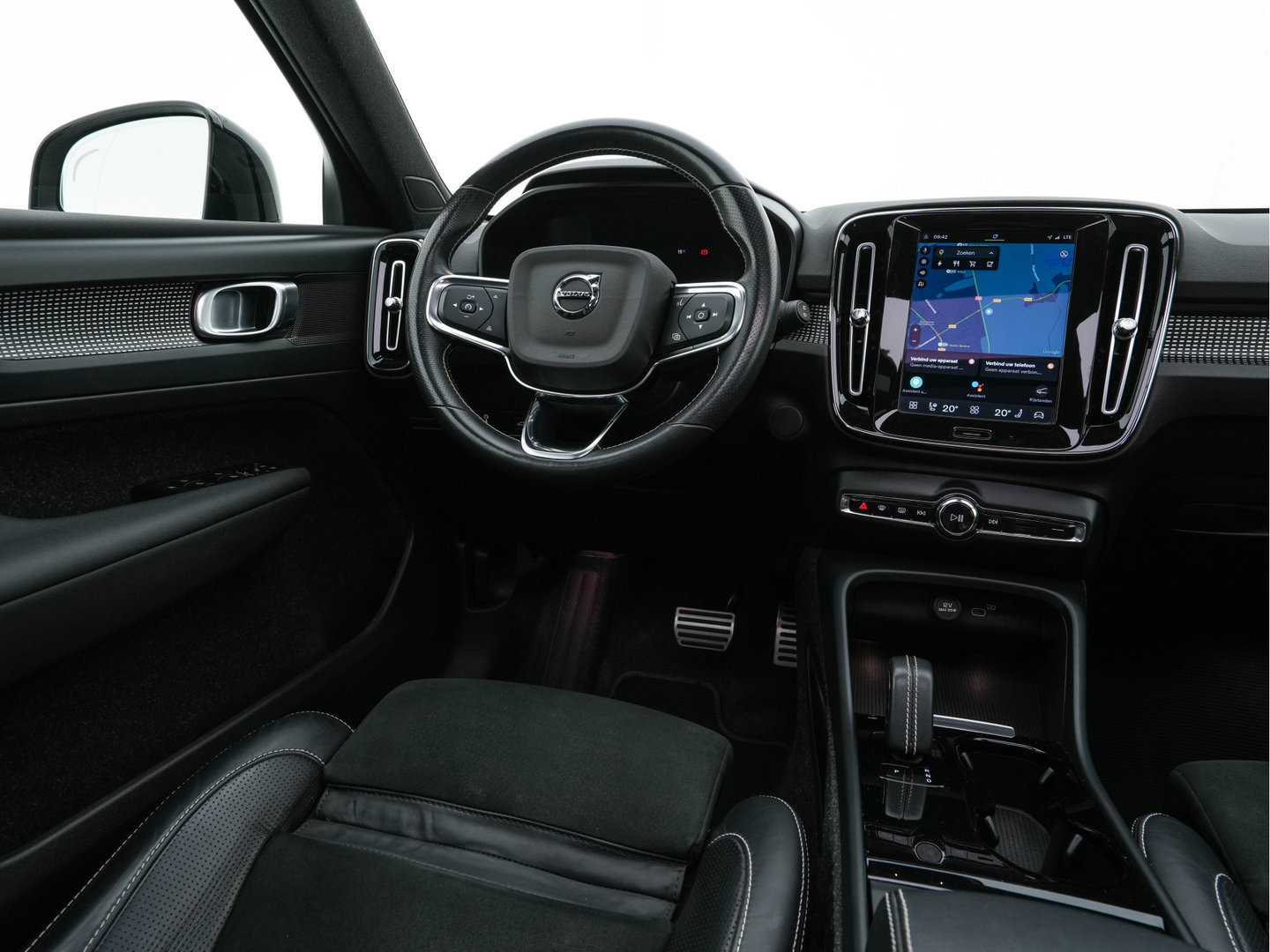 Volvo XC40 Recharge P8 AWD R-Design [ 3-Fase-11kW ] (INCL-BTW) Aut. *HEATPUMP | PANO | LEATHER-ALCANTARA | ADAPTIVE-CRUISE | DIGI-COCKPIT | FULL-LED | CAMERA | NAVI-FULLMAP | ECC | PDC | KEYLESS | HEATED-SPORTSEATS | TOWBAR | 19''ALU*