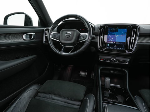 Volvo XC40 Recharge P8 AWD R-Design [ 3-Fase-11kW ] (INCL-BTW) Aut. *HEATPUMP | PANO | LEATHER-ALCANTARA | ADAPTIVE-CRUISE | DIGI-COCKPIT | FULL-LED | CAMERA | NAVI-FULLMAP | ECC | PDC | KEYLESS | HEATED-SPORTSEATS | TOWBAR | 19''ALU*