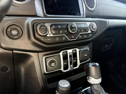 Jeep Wrangler 2.2D Sahara | GRIJS KENTEKEN | 4x4 | VOL OPTIES | TARGA DAK | DAKREK | LED