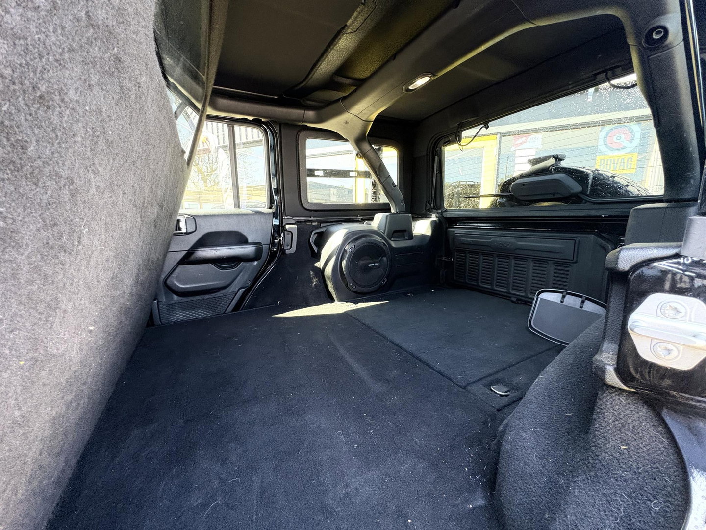 Jeep Wrangler 2.2D Sahara | GRIJS KENTEKEN | 4x4 | VOL OPTIES | TARGA DAK | DAKREK | LED