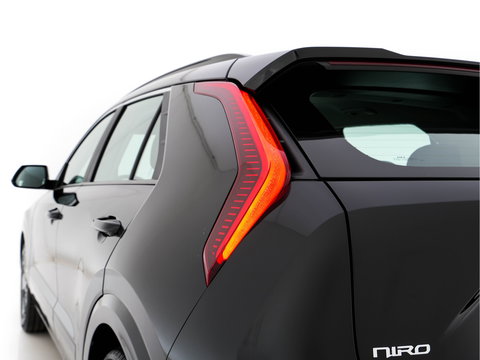 Kia Niro EV DynamicLine 64.8 kWh [ 3-Fase-11kW ] {SOH-100%} (INCL-BTW) *LEATHER-FABRIC | ADAPTIVE-CRUISE | DIGI-COCKPIT | KEYLESS | CAMERA | DAB | COMFORTSEATS | SHIFTPADDLES | ECC | PDC | 17''ALU*
