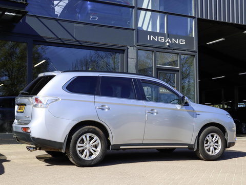 Mitsubishi Outlander 2.0 Intense+ 7 persoons Trekhaak Camera