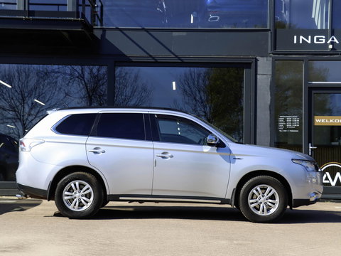 Mitsubishi Outlander 2.0 Intense+ 7 persoons Trekhaak Camera