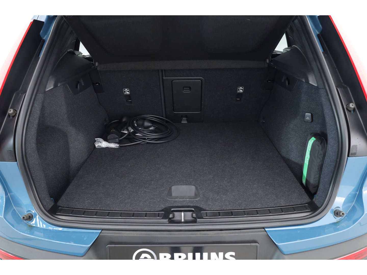 Volvo XC40 1.5 T5 Plug-in hybrid Plus Dark | ACC | Blis | H&K audio | 19' | Memory stoelen |