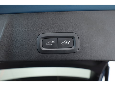 Volvo XC40 1.5 T5 Plug-in hybrid Plus Dark | ACC | Blis | H&K audio | 19' | Memory stoelen |