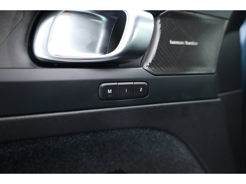 Volvo XC40 1.5 T5 Plug-in hybrid Plus Dark | ACC | Blis | H&K audio | 19' | Memory stoelen |