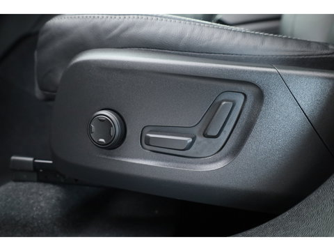 Volvo XC40 1.5 T5 Plug-in hybrid Plus Dark | ACC | Blis | H&K audio | 19' | Memory stoelen |