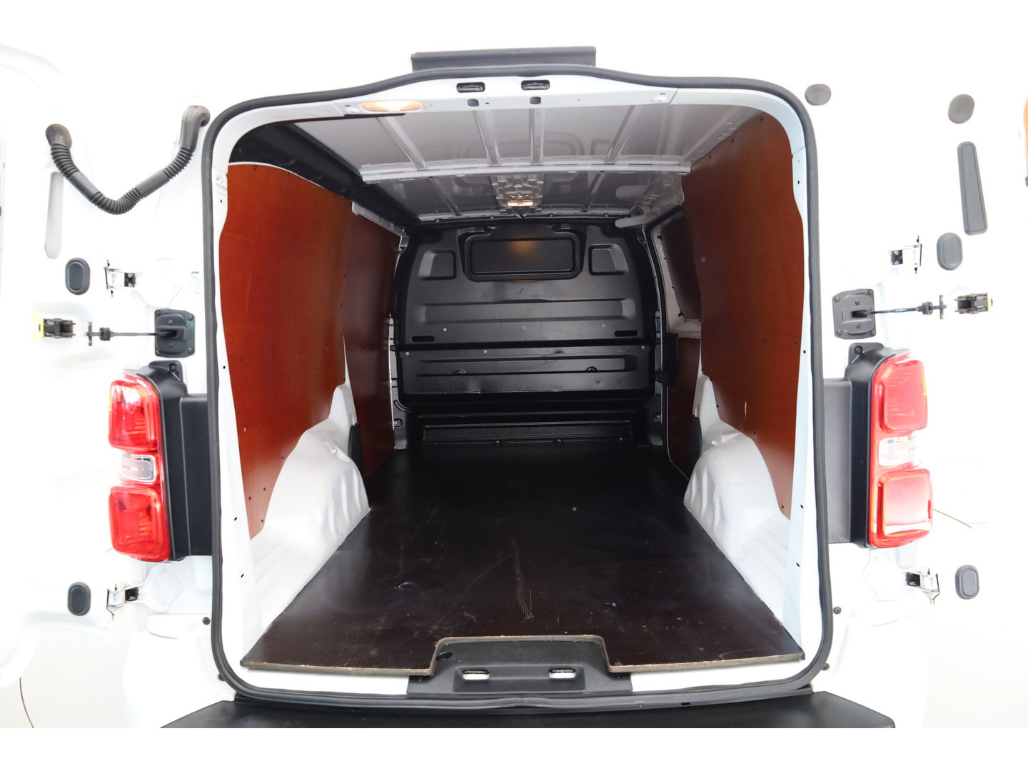 Peugeot Expert 2.0 HDI 150pk Long | L3H1 | Premium | Navi | Cruise | Apple Carplay | Camera | Stoelverw.