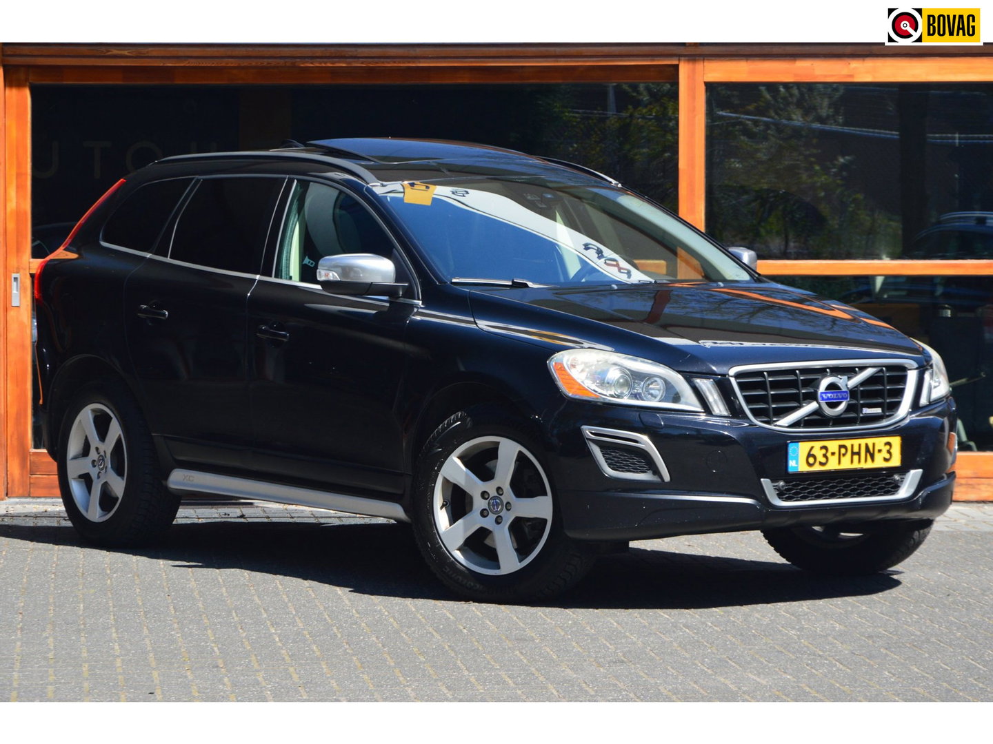 Volvo XC60 5 Cilinder R-Design | Trekhaak | Perfect onderhouden | Panoramadak | Stoelverwarming | Elektrische stoelen |