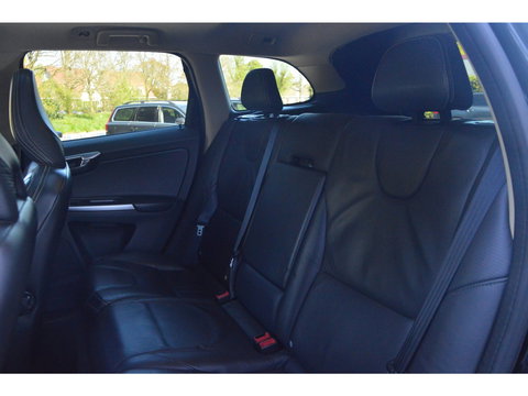 Volvo XC60 5 Cilinder R-Design | Trekhaak | Perfect onderhouden | Panoramadak | Stoelverwarming | Elektrische stoelen |