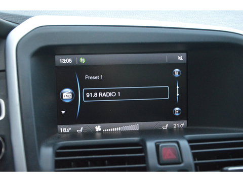 Volvo XC60 5 Cilinder R-Design | Trekhaak | Perfect onderhouden | Panoramadak | Stoelverwarming | Elektrische stoelen |