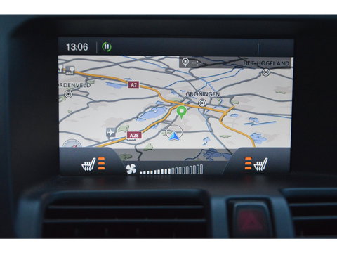 Volvo XC60 5 Cilinder R-Design | Trekhaak | Perfect onderhouden | Panoramadak | Stoelverwarming | Elektrische stoelen |