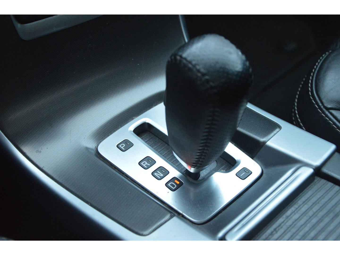 Volvo XC60 5 Cilinder R-Design | Trekhaak | Perfect onderhouden | Panoramadak | Stoelverwarming | Elektrische stoelen |