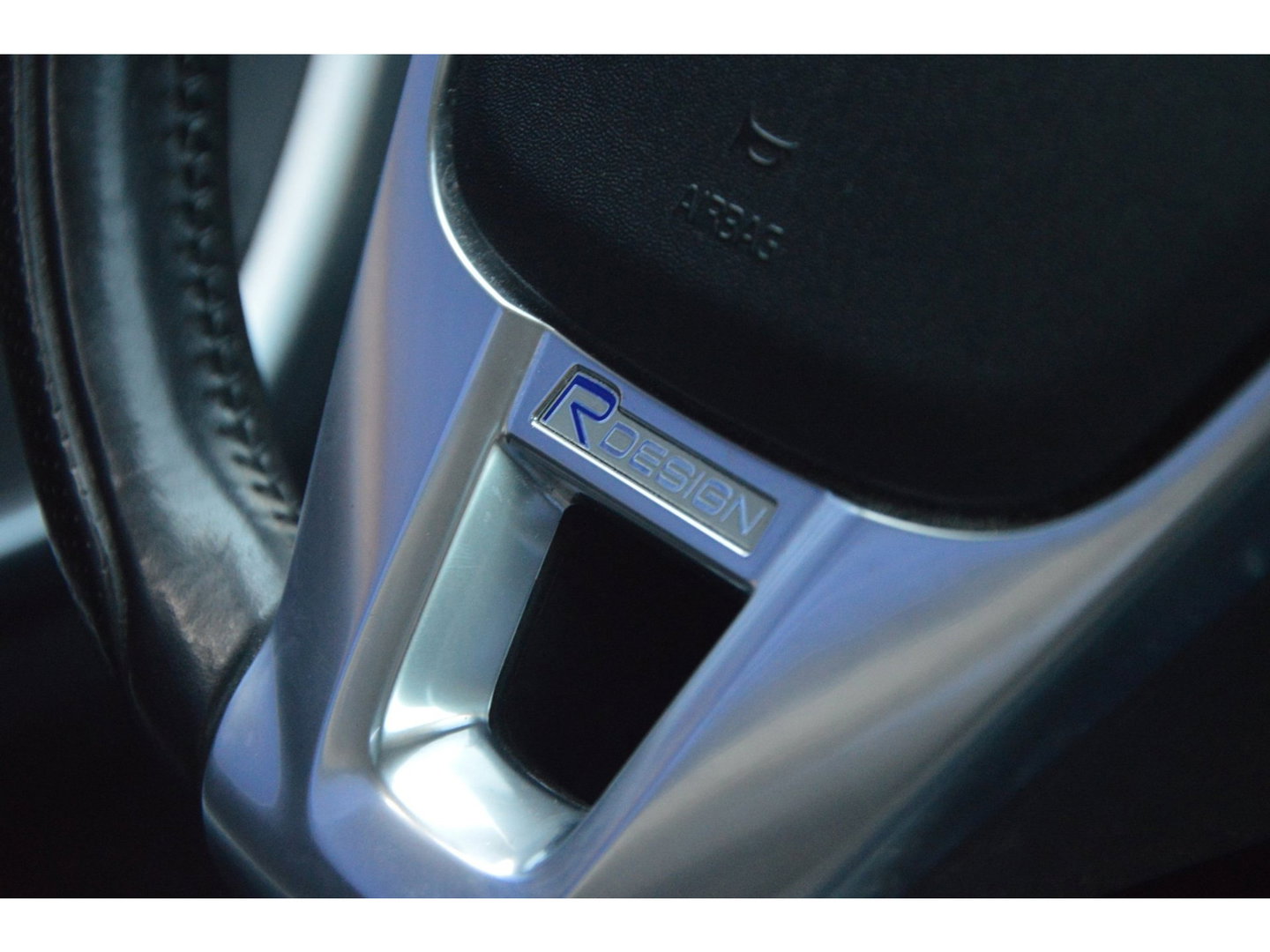 Volvo XC60 5 Cilinder R-Design | Trekhaak | Perfect onderhouden | Panoramadak | Stoelverwarming | Elektrische stoelen |