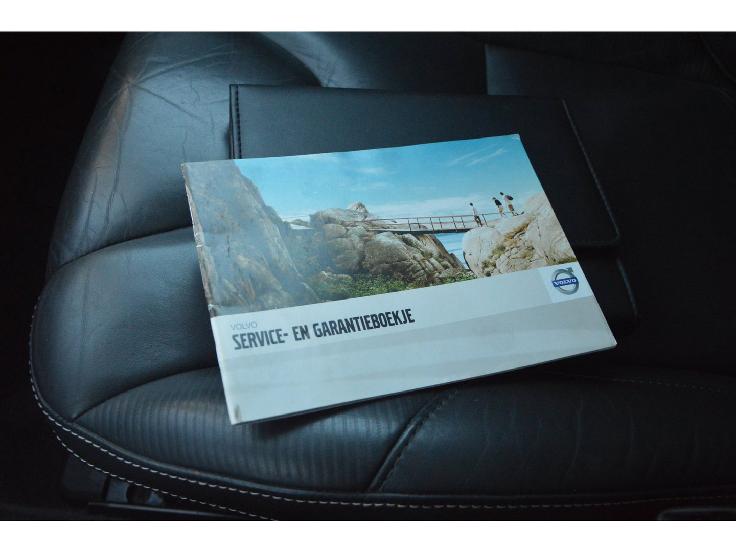 Volvo XC60 5 Cilinder R-Design | Trekhaak | Perfect onderhouden | Panoramadak | Stoelverwarming | Elektrische stoelen |