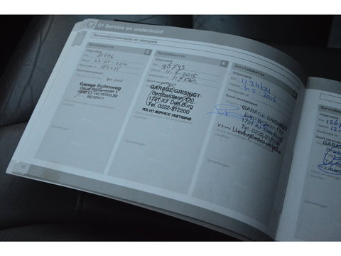 Volvo XC60 5 Cilinder R-Design | Trekhaak | Perfect onderhouden | Panoramadak | Stoelverwarming | Elektrische stoelen |