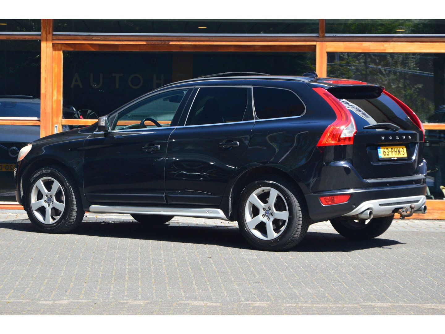 Volvo XC60 5 Cilinder R-Design | Trekhaak | Perfect onderhouden | Panoramadak | Stoelverwarming | Elektrische stoelen |