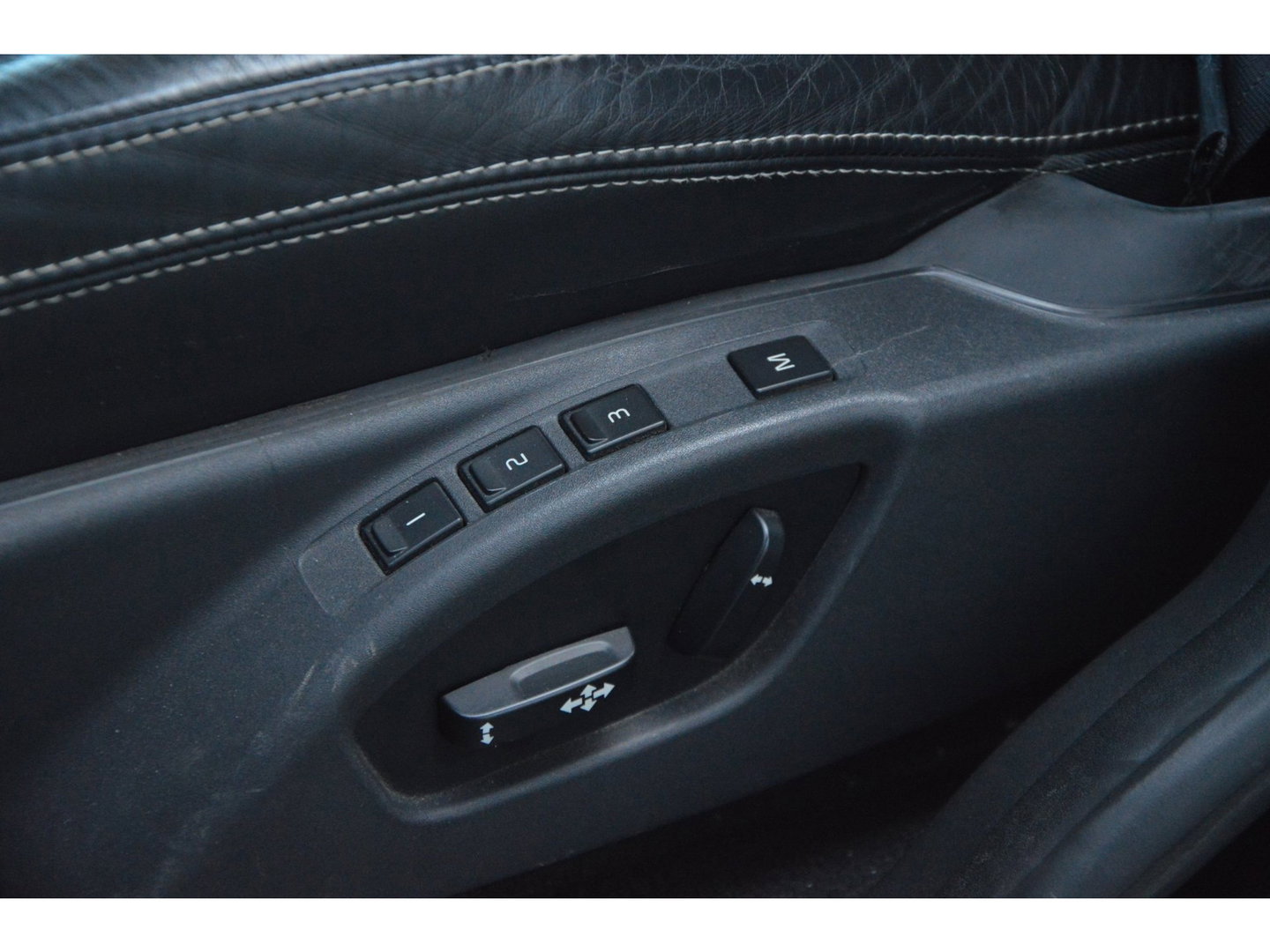 Volvo XC60 5 Cilinder R-Design | Trekhaak | Perfect onderhouden | Panoramadak | Stoelverwarming | Elektrische stoelen |