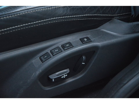 Volvo XC60 5 Cilinder R-Design | Trekhaak | Perfect onderhouden | Panoramadak | Stoelverwarming | Elektrische stoelen |