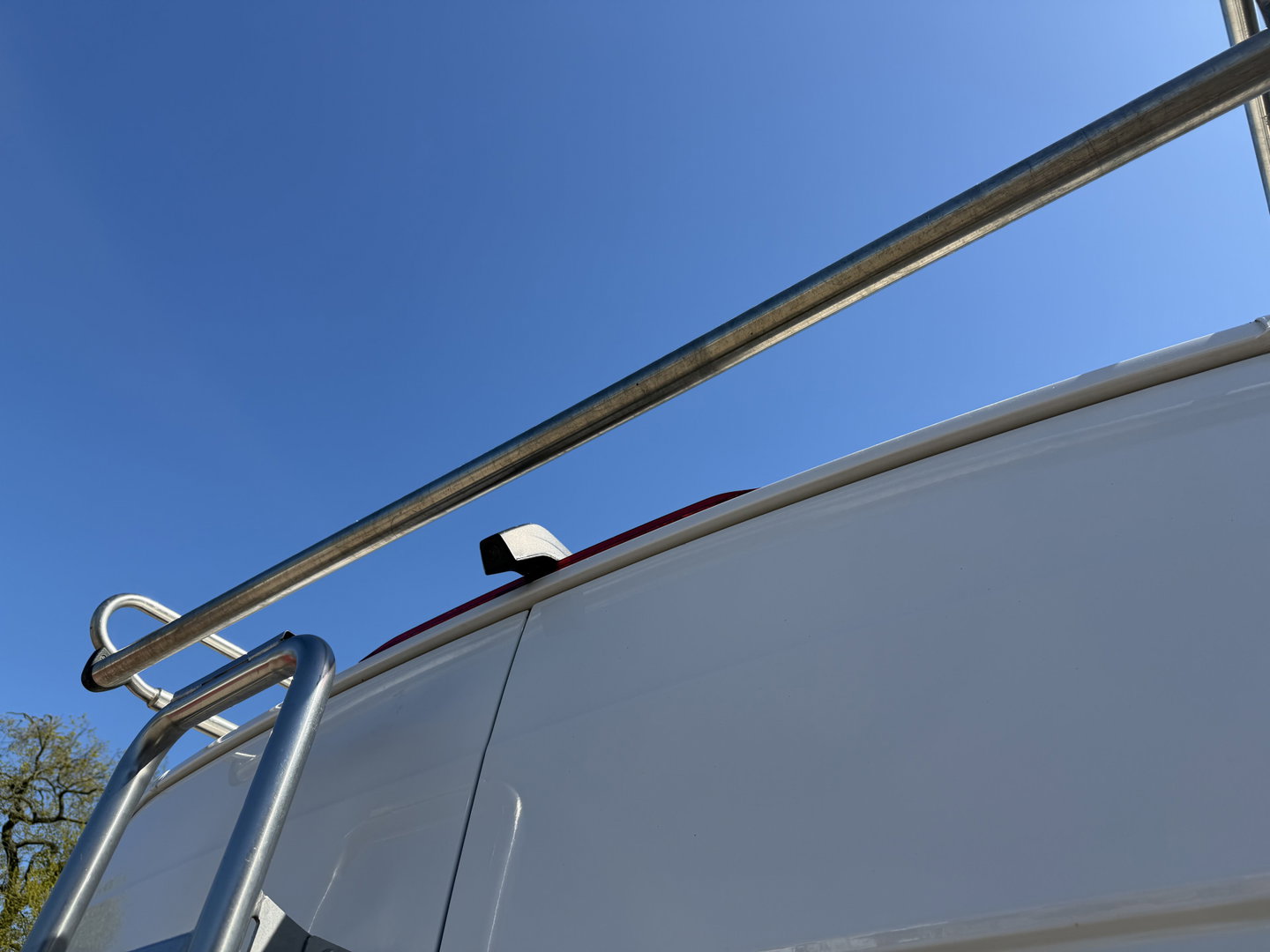 MAN TGE 35 2.0 140pk Standaard automaat L2H2 Hoog / vaste prijs rijklaar € 24.950 ex btw / lease vanaf € 407 / airco / cruise / navi / camera / euro 6 / bpm vrij / imperial + trap / trekhaak !