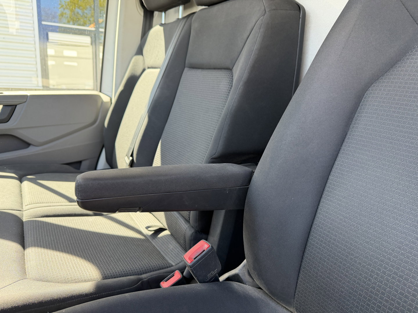 MAN TGE 35 2.0 140pk Standaard automaat L2H2 Hoog / vaste prijs rijklaar € 24.950 ex btw / lease vanaf € 407 / airco / cruise / navi / camera / euro 6 / bpm vrij / imperial + trap / trekhaak !