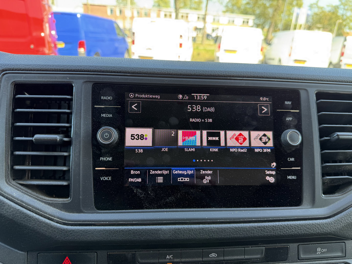 MAN TGE 35 2.0 140pk Standaard automaat L2H2 Hoog / vaste prijs rijklaar € 24.950 ex btw / lease vanaf € 407 / airco / cruise / navi / camera / euro 6 / bpm vrij / imperial + trap / trekhaak !