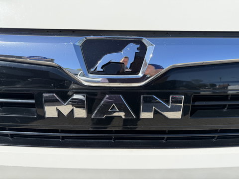 MAN TGE 35 2.0 140pk Standaard automaat L2H2 Hoog / vaste prijs rijklaar € 24.950 ex btw / lease vanaf € 407 / airco / cruise / navi / camera / euro 6 / bpm vrij / imperial + trap / trekhaak !