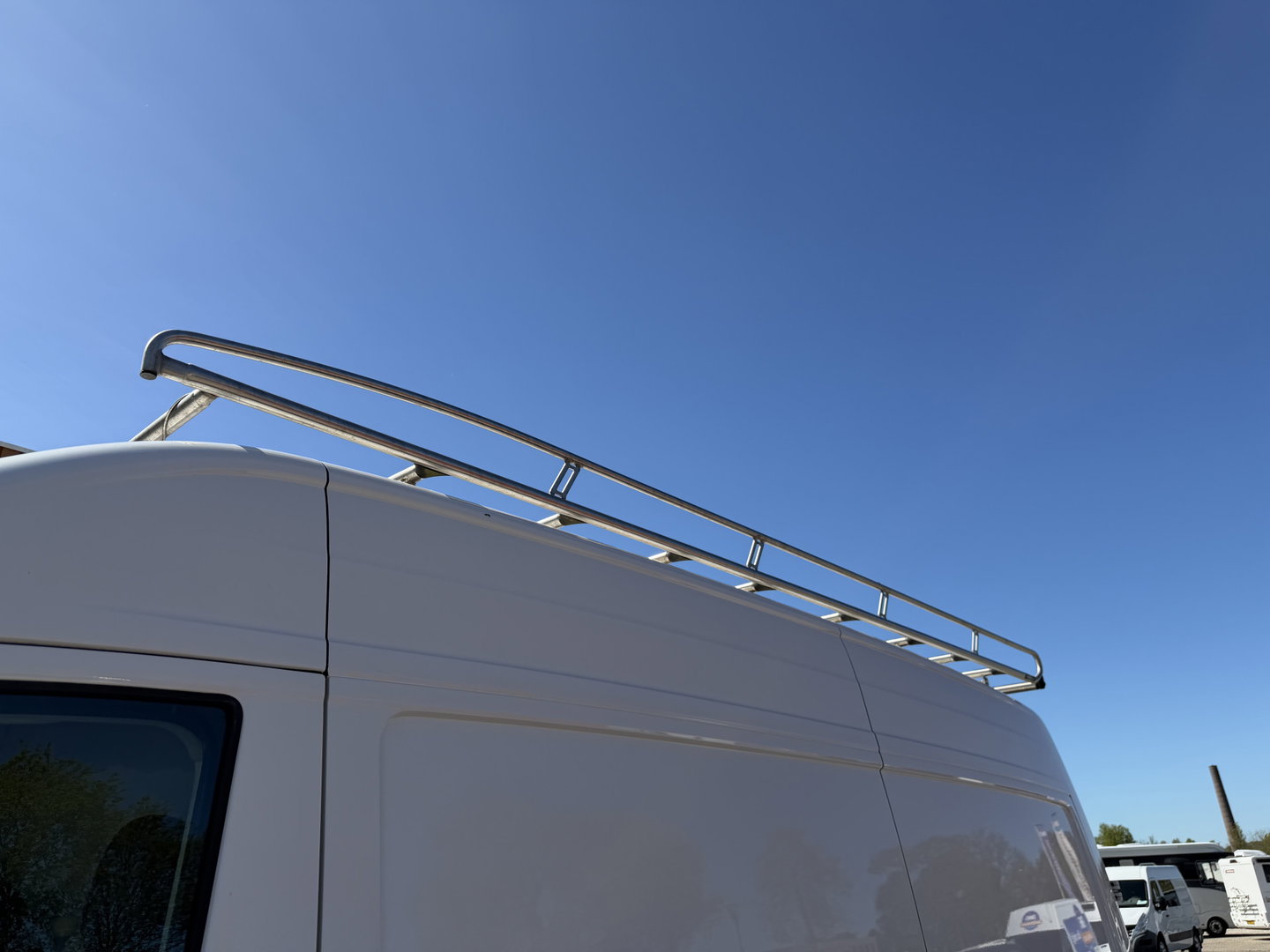 MAN TGE 35 2.0 140pk Standaard automaat L2H2 Hoog / vaste prijs rijklaar € 24.950 ex btw / lease vanaf € 407 / airco / cruise / navi / camera / euro 6 / bpm vrij / imperial + trap / trekhaak !