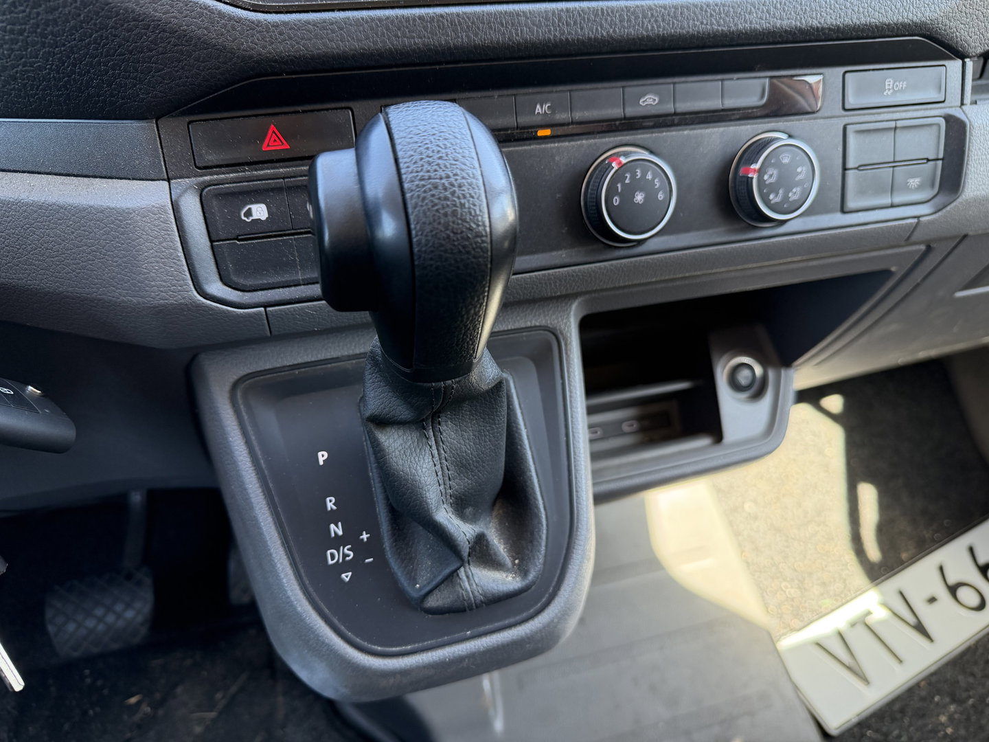 MAN TGE 35 2.0 140pk Standaard automaat L2H2 Hoog / vaste prijs rijklaar € 24.950 ex btw / lease vanaf € 407 / airco / cruise / navi / camera / euro 6 / bpm vrij / imperial + trap / trekhaak !