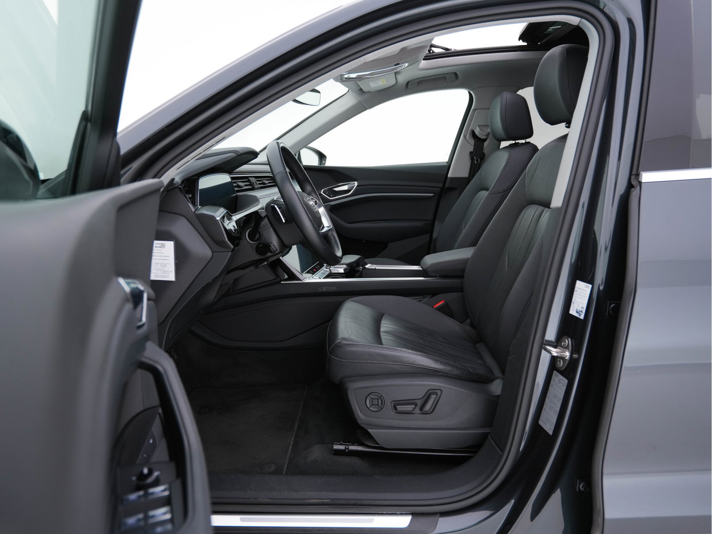 Audi e-tron 50 Quattro Advanced [ 3-Fase-11kW ] (INCL-BTW) *HEATPUMP | PANO | LEATHER | DIGI-COCKPIT | FULL-LED | MEMORY-PACK |  KEYLESS | NAVI-FULLMAP | TOWBAR | SHIFTPADDLES | COMFORTSEATS | 20"ALU*