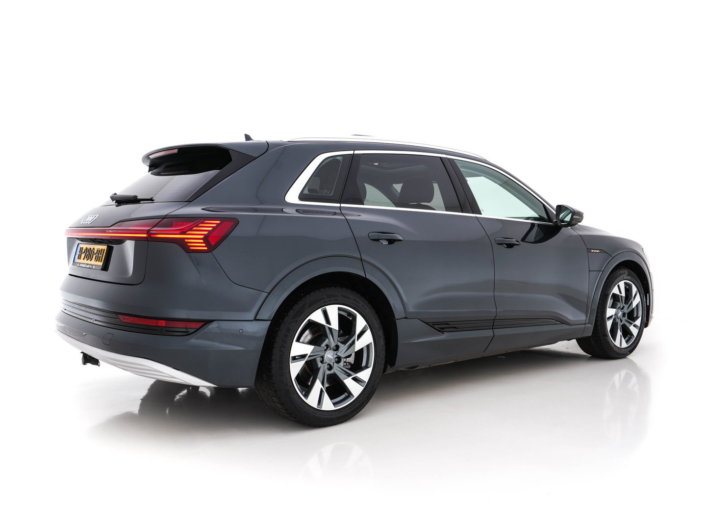 Audi e-tron 50 Quattro Advanced [ 3-Fase-11kW ] (INCL-BTW) *HEATPUMP | PANO | LEATHER | DIGI-COCKPIT | FULL-LED | MEMORY-PACK |  KEYLESS | NAVI-FULLMAP | TOWBAR | SHIFTPADDLES | COMFORTSEATS | 20"ALU*