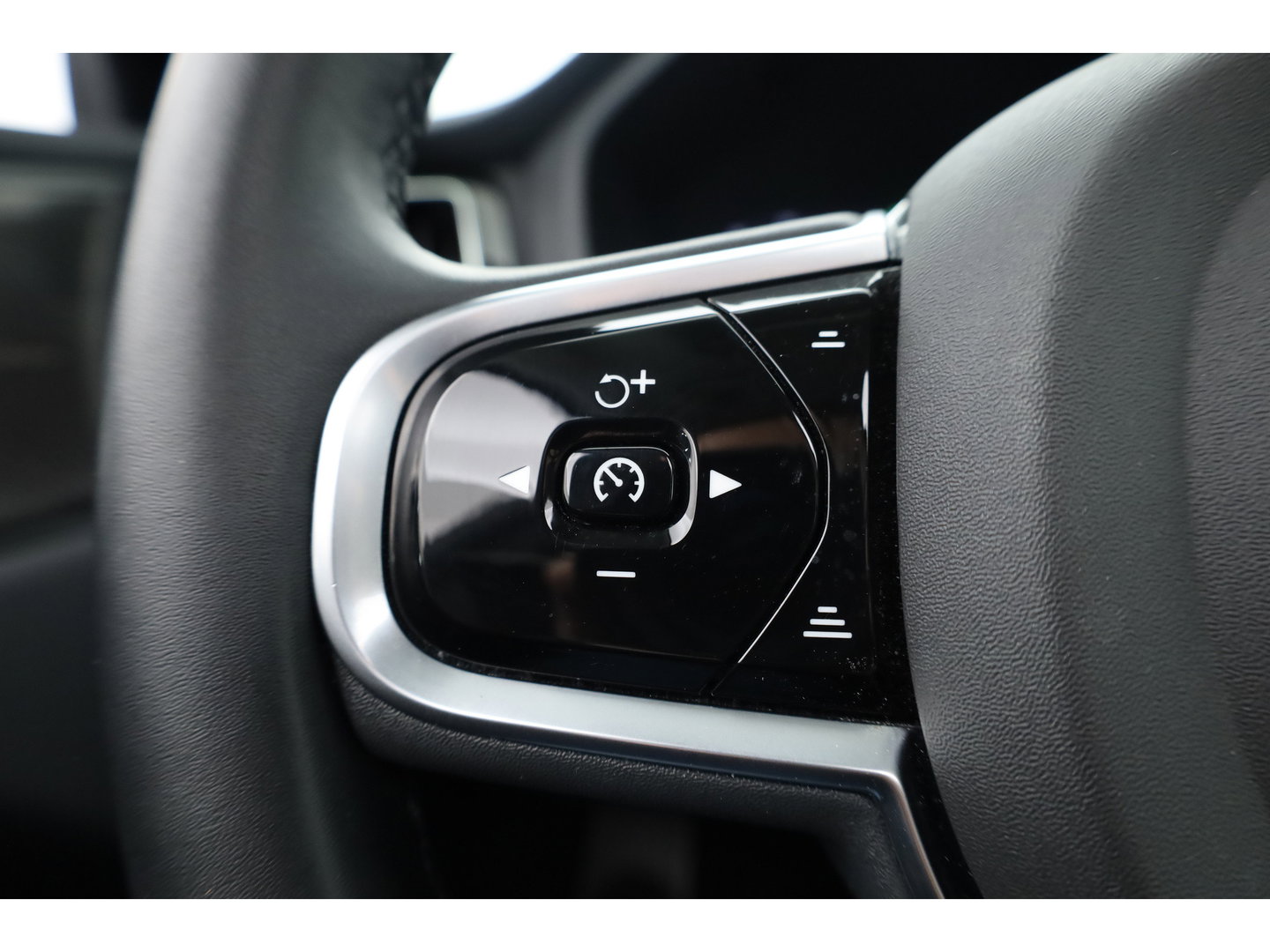 Volvo XC60 2.0 T8 Plug-in hybrid AWD Ultimate Bright |SOH 98.5% | Pano | H&K Audio | Stoel-Stuurverw. | Stoelventilatie | 360cam | Memory Seats | Head-Up